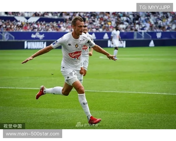 昂热0-1朗斯,客队防守稳固取三分 昂热0-1朗斯,客队防守稳固取三分